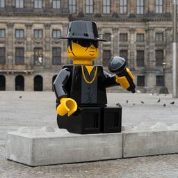 Legobeeld André Hazes op de Dam al na zes dagen ‘onthoofd’