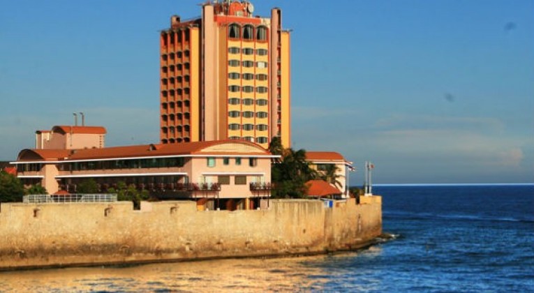 Algemeen Pensioenfonds Curaçao koopt Plaza Hotel