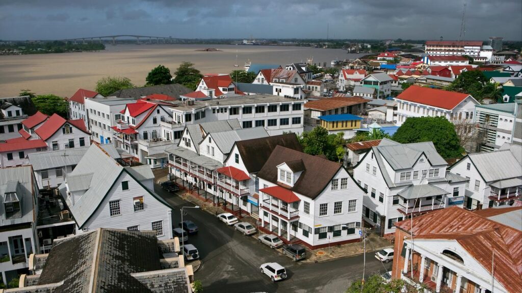 Einde aan strenge lockdown op Suriname