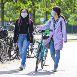 Dringend advies: mondkapje op in publieke binnenruimtes in delen Randstad en Brabant