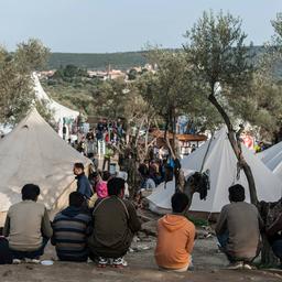 Griekse politie pakt vijf mensen op voor brand in vluchtelingenkamp Moria