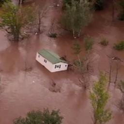 Video | Huis drijft weg door overstromingen in Frankrijk