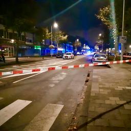 Man neergeschoten in Amsterdam, ook verdacht pakketje aangetroffen