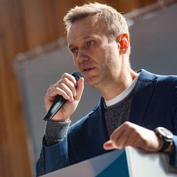Navalny mogelijk al voor vlucht vergiftigd, gif in waterfles aangetroffen