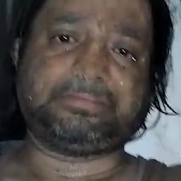 Video | Onder puin bedolven man in India filmt zichzelf
