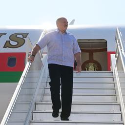 Poetin zegt omstreden Belarussische leider Lukashenko miljardenlening toe