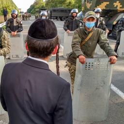 Tweeduizend orthodoxe joden wachten al dagen bij Oekraïense grens