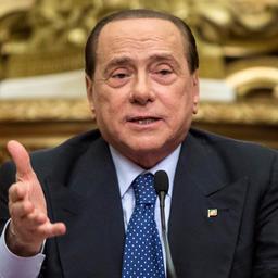 Voormalig Italiaanse premier Berlusconi verlaat ziekenhuis na coronabesmetting