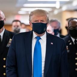 Amerikaanse president Trump in quarantaine na besmetting adviseur Hicks