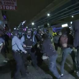 Video | Betogers en politie botsen opnieuw na dood zwarte man in Philadelphia