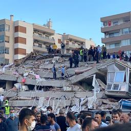 Dodental aardbeving Turkije en Griekenland stijgt naar 12, nu 400 gewonden