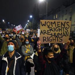 Duizenden Polen de straat op wegens verdere inperking abortuswet