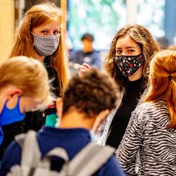 Ministerie bevestigt advies om mondkapje te dragen op middelbare school