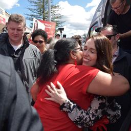 Nieuw-Zeelandse premier Ardern stevent af op historische meerderheid bij verkiezingen