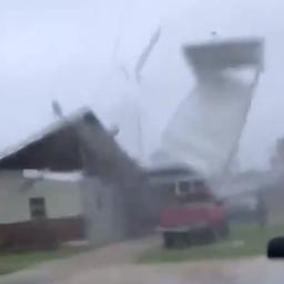 Video | Orkaan Zeta raast over Louisiana: dak van huis gerukt