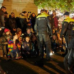 Politie arresteert zo’n tachtig demonstranten bij coronaprotest in Den Haag