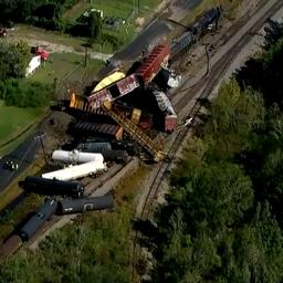 Video | Ravage na ontsporing trein met chemicaliën in VS