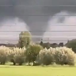 Video | Tornado net over de grens in België op camera vastgelegd