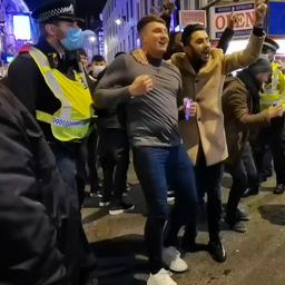 Video | Engelsen gaan massaal naar de pub vlak voor strenge lockdown