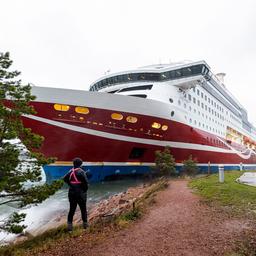 Ferry met 330 passagiers vastgelopen op Finse kust, mogelijk door sterke wind