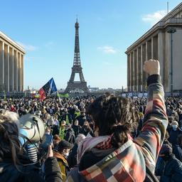 Fransen protesteren tegen wet die verspreiden beelden van agenten verbiedt