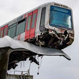 Loshangende deel ontspoorde metro in Spijkenisse geborgen