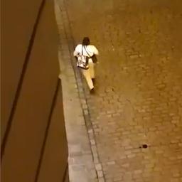 Video | Omstanders filmen schietende man in straten van Wenen