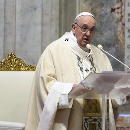 Paus: Tegenstanders van mondkapjes zitten vast in hun eigen kleine wereld