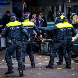 Tegendemonstranten opgepakt bij protest tegen Zwarte Piet in Venlo