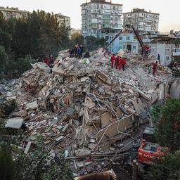 Turks reddingsteam vindt na 91 uur nog levend kind in puin aardbeving