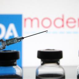 Coronavaccin van Moderna goedgekeurd in VS, distributie gelijk van start