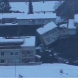 Video | Huis stort omlaag na zware aardverschuiving Noorwegen