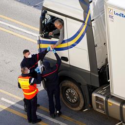 Inmiddels vijftienduizend vrachtwagenchauffeurs in Dover op corona getest
