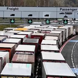 Video | Kilometerslange files voor haven van Dover in aanloop naar Brexit
