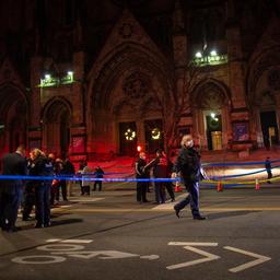 Man in New York schiet om zich heen bij kerstconcert, gedood door politie