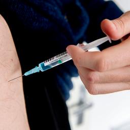 Verenigd Koninkrijk keurt coronavaccin goed, volgende week vaccinaties