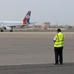 Zeker tien doden en tientallen gewonden bij aanval op vliegveld in Jemen