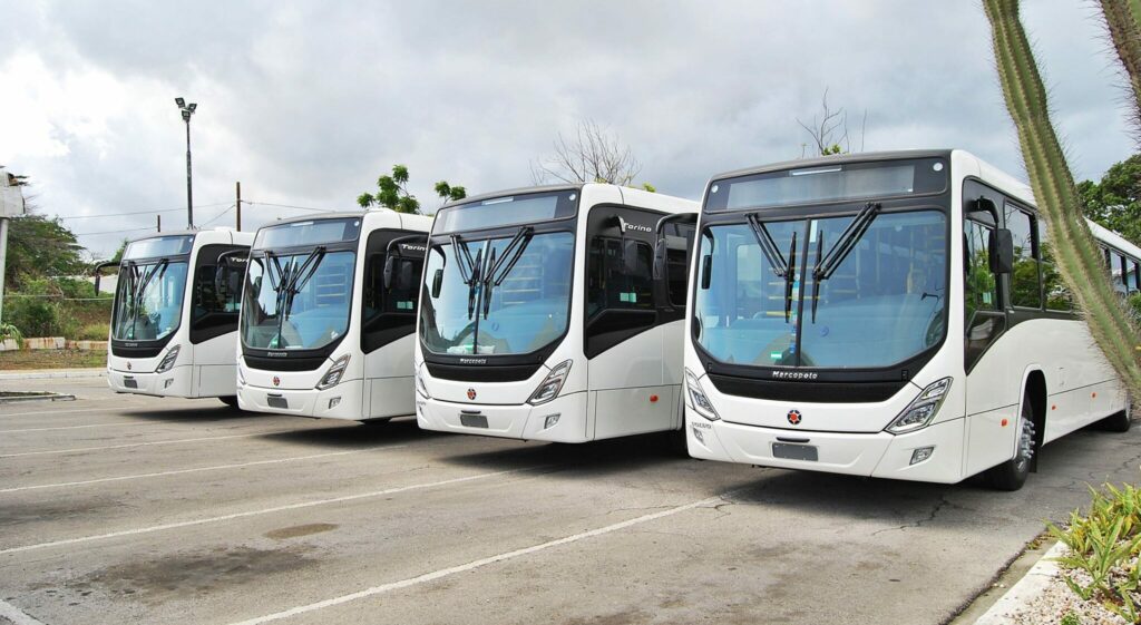Twee miljoen gulden voor vijf nieuwe bussen