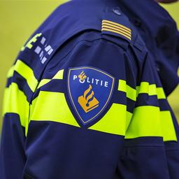 Boze man steelt deurbel van politiebureau in Tilburg