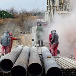 Chinese mijnwerkers nog vast onder de grond, mogelijk over twee weken vrij