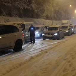Duizenden Spaanse automobilisten gestrand door zware sneeuwval