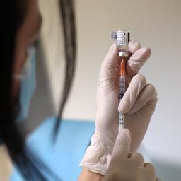 EU bestelt nog eens 300 miljoen doses van Pfizer-vaccin