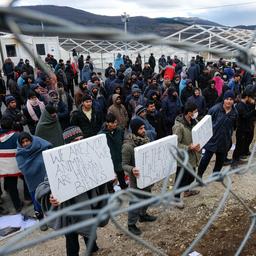 EU trekt 3,5 miljoen uit voor hulp aan migranten Bosnië na brand in kamp