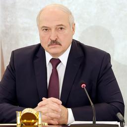 Lukashenko belooft voor het eind van het jaar nieuwe grondwet in Belarus
