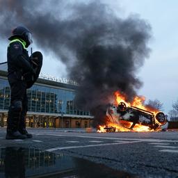 Relschoppers richten ravage aan in Eindhovense binnenstad na demonstratie