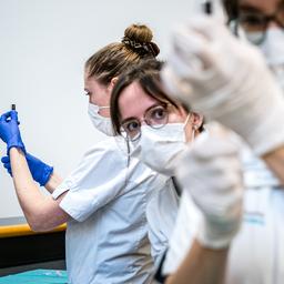 Tot nu toe 75.000 zorgmedewerkers in Nederland ingeënt tegen COVID-19