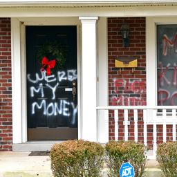 Varkenskop en graffiti bij huizen Amerikaanse toppolitici Pelosi en McConnell