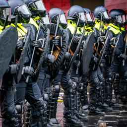 Liveblog | Zeventien arrestaties in Rotterdam, onrust in Amsterdamse wijk Osdorp