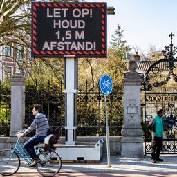 Amsterdam roept op bomvol Vondelpark te verlaten, ook elders in het land druk