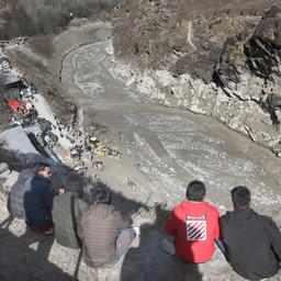 Dodental na breuk gletsjer India opgelopen naar 50, nog 150 vermisten